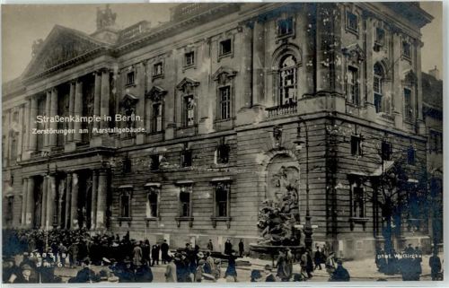 10115 W1000 Berlin Mitte Foto AK Marstallgebäude Strassenkampf