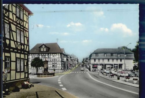 Usingen Schloßplatz mit Obergasse Gasthaus Zum Schloß Brunnen