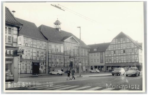 Lüchow Marktplatz Autos VW Käfer Cafe