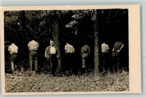 Notdurft im Wald verrichten AK Toilette Privatfoto AK