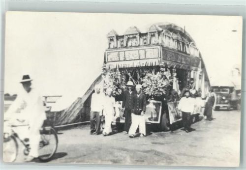 Golf von Siam Doppeldeckerbus mit Blumen
