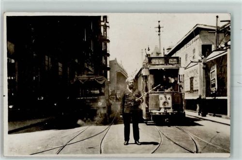 Shanghai Sikh police on duty Straßenbahn B194 Linie 2