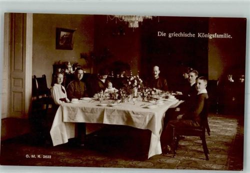 Griechische Königsfamilie am gedeckten Tisch AK Adel Griechenland Foto AK