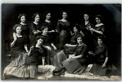 Viersen Gruppenbild Frau Ort lt. Stempel Bazar 1912