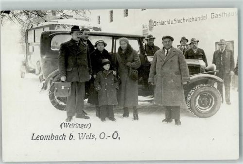 4621 Leombach Foto AK Weiringer Nutz Schlacht Stechviehandel Gasthaus Auto Winter Schnee Mann Frau Kind