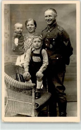 Soldat SA-Sportabzeichen Frau Kind WK II