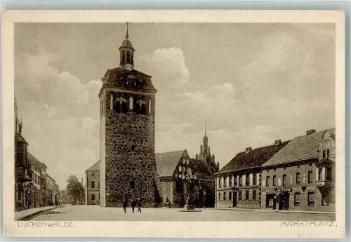 Luckenwalde Marktplatz mit Marktturm und Kirche St. Johannis