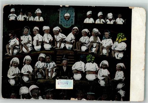 1904 Eine Schar kleiner Kinder auf dem Topf