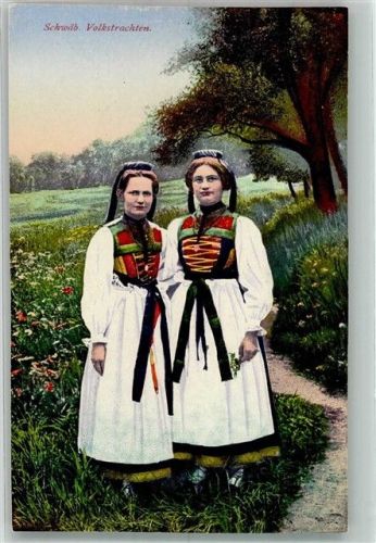 Zwei junge Frauen in Volkstracht