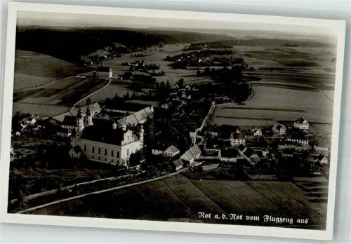 Rot Fliegeraufnahme des Ortes mit Reichsabtei und Kirche St. Verena