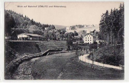 Zöblitz mit Blick auf den Bahnhof und Rittersberg gelaufen und Bahnpoststempel von 1915 kleiner Knick oben links, sonst gut erhalten