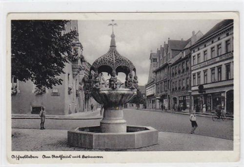 Aschersleben Aschersleben Partie am Rathaus. ein Brunnen und verschiedene Geschäfte. 1940 als Feldpost befördert, d.h. ohne Marke, da Soldatenpost gebührenfrei war. Leichte Anhaftung Vorderseite. Leichter Stempeldurchdruck. Leicht abgerundete Ecke n.