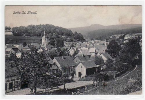 Zella-Mehlis Zella - St. Blasii mit Gesamtansicht und Kirche gelaufen von ca. 1911. Leichter Bug oben rechts, leicht stockfleckig, sonst gut erhalten.