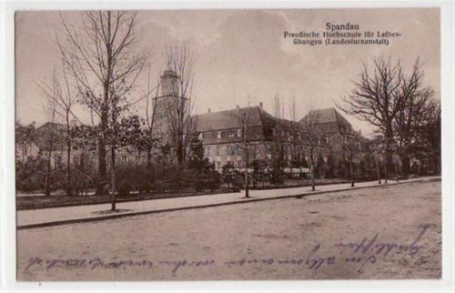 Berlin Spandau mit Preußischer Hochschule für Leibesübungen ( Landesturnanstalt ) gelaufen von 1925. Gute Erhaltung.