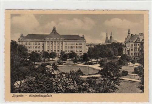 Liegnitz Liegnitz / Legnica. Hindenburgplatz gelaufen 1940 kleiner Knick an der rechten oberen Ecke , sonst gut erhalten