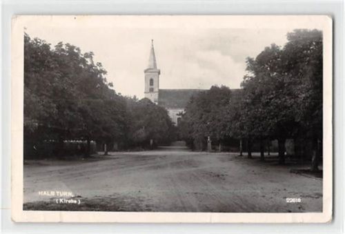 Halbturn, Burgenland. Kirche gelaufen. Vorderseite löst sich an den Ecke n von der Rückseite, kleine Knicke, leicht fleckig, sonst gut erhalten