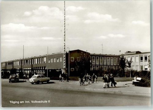 Töging Volksschule II Oldtimer