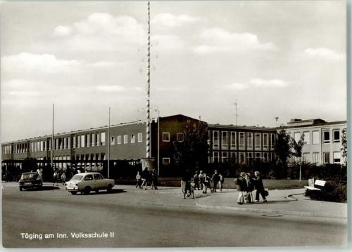Töging Volksschule II Oldtimer