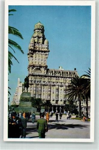 Montevideo Palacio Salvo Plaza Independencia Denkmal Palmen