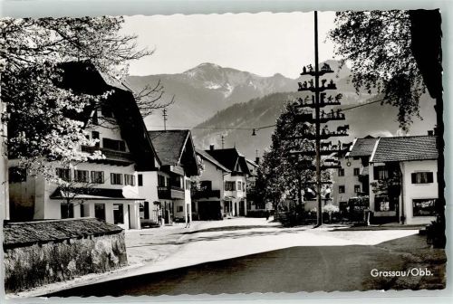 Grassau Dorfplatz Tankstellen-Zapfsäule Maibaum Hochplatte
