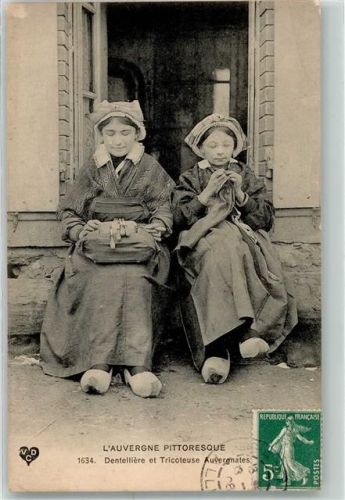 63380 Combrailles 1908 - Dentelliere et Tricoteuse Auvergnates Tracht l`Auvergne Pittoresque
