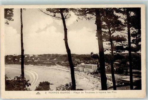 Perros-Guirec Plage de Trestraou a travers les Pins
