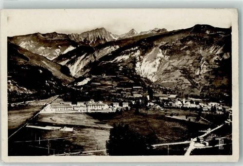 Bourg-Saint-Maurice les casernes et le massif du Rognaix