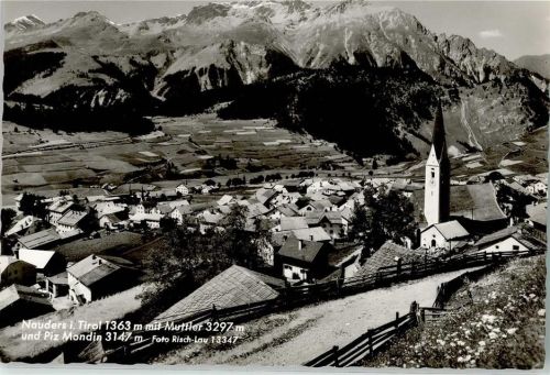 6542 Nauders Foto AK mit Pfarrkirche hl. Valentin Muttler und Piz Mondin nur Scan beschnitten