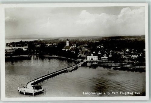 88085 W7994 Langenargen Foto AK Fliegeraufnahme von Langenargen mit Seebrücke