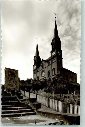 76848 W6741 Wilgartswiesen FOTO KEINE AK Foto Original aus Archiv eines Ansichtskartenverlag Ev. Pfarrkirche mit Kriegerdenkmal