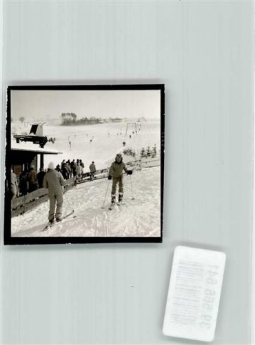 59846 W5768 Wildewiese , Sorpetal FOTO KEINE AK Skifahrer mit Sessellift Ort handschriftlich