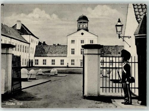 Gravenstein Schloss Uniform