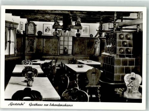 78136 W7745 Rohrhardsberg im Schwarzwald Foto AK Gasthaus zur Schwedenschanze Gaststube Kachelofen Gastraum Schnitzerei Uhr Stuhl Tisch