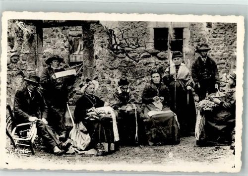 Frauen Tracht Dorfversammlung Sticken