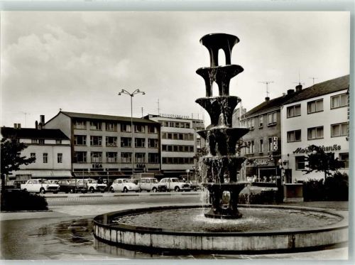 Dudweiler Stadtbrunnen am Marktplatz Apotheke Gasthaus Marktschenke VW Käfer Renault R4