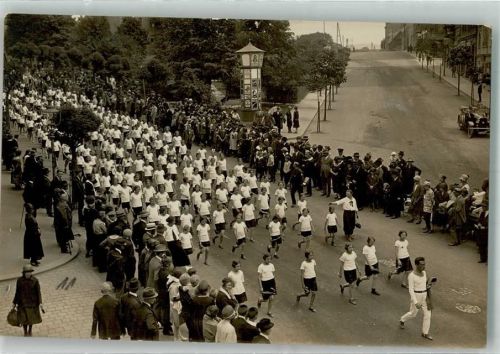 Mannschaften Festzug Litfaßsäule Turnfest 1925 Privatfoto AK