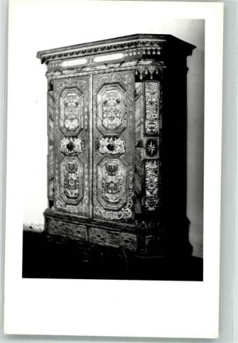 Wien Ein Schrank mit Bauernmalereien im Österreichischen Museum für Volkskunde