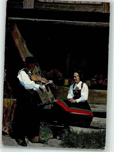 Geige spielender Mann und Frau in der Tracht aus dem Setesdal-Tal Fotograf Normann