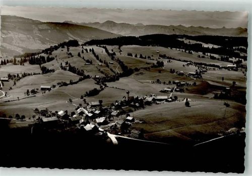 88179 W8999 Oberreute , Allgäu FOTO KEINE AK Fliegeraufnahme des Ortes mit Kirche St. Martin Foto Original aus Archiv eines Ansichtskartenverlags Ort handschriftlich