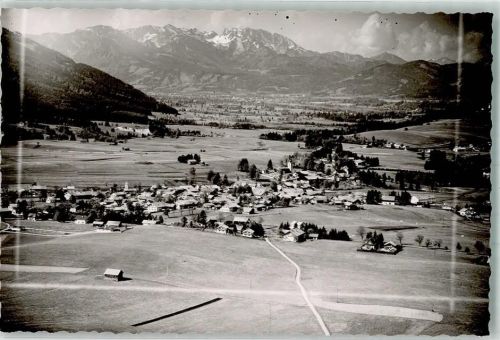 Reichersbeuern Fliegeraufnahme des Ortes mit Kirche St. Korbinian Ort handschriftlich Foto Original aus Archiv eines Ansichtskartenverlags