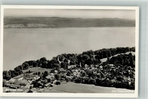 Bernried Fliegeraufnahme des Ortes mit Kirche St. Martin