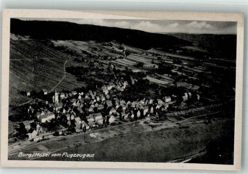 Burg 1943 Fliegeraufnahme des Ortes mit Kirche St. Briktius