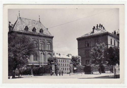Alte Ak Korneuburg mit Kaserne? Ungelaufen und gut erhalten.