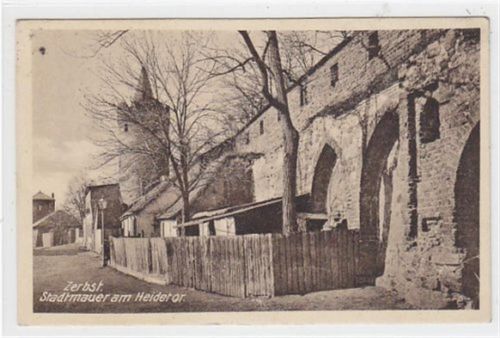 Zerbst Zerbst. Stadtmauer am Heidetor gelaufen, 1925. Leicht fleckig, sonst gut erhalten