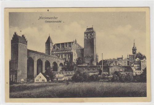 Gesamtansicht von Marienwerder / Kwidzyn. 1915 Feldpost Vorder- und Rückseite leicht fleckig, sonst gut erhalten.