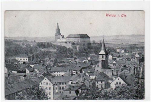 Weida Weida i. Thür. mit Blick auf die Stadt gelaufen von 1917. Ecken mit Albumabdrücken, leichter Knick unten rechts, leichte Eckabschürfungen, leicht fleckig, sonst gut erhalten.