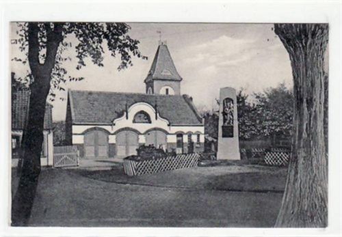 Garding mit Kriegerdenkmal u. neuem Spritzenhaus gelaufen, 1911. Leichter Bug unten links, leicht fleckig, sonst gut erhalten
