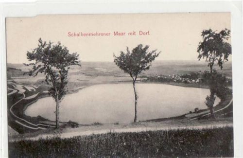 Schalkenmehrener Maar mit Dorf ungelaufen Gute Erhaltung.