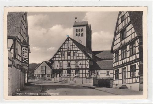 Schmallenberg Fredeburg im Hochsauerland Straßenpartie mit Fredeburger Hof gelaufen, 1954. Gute Erhaltung.