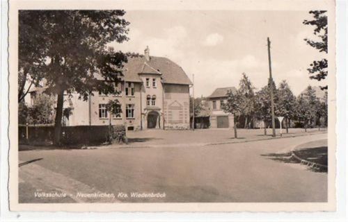 Neuenkirchen Krs. Wiedenbrück mit Volksschule ungelaufen kleiner Knick oben rechts, sonst gut erhalten
